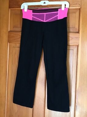 Lululemon Gather and Crow Crop Leggings